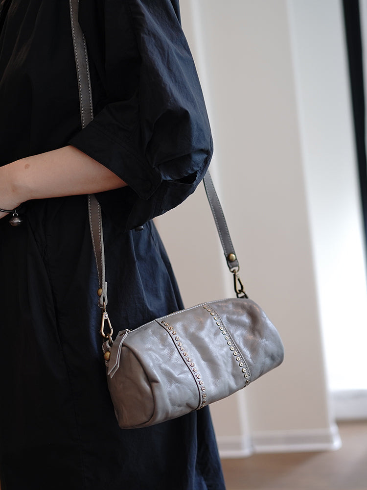 Li Ji | Original handmade leather | Retro style washed vegetable tanned cowhide rivet pillow bag No. 298