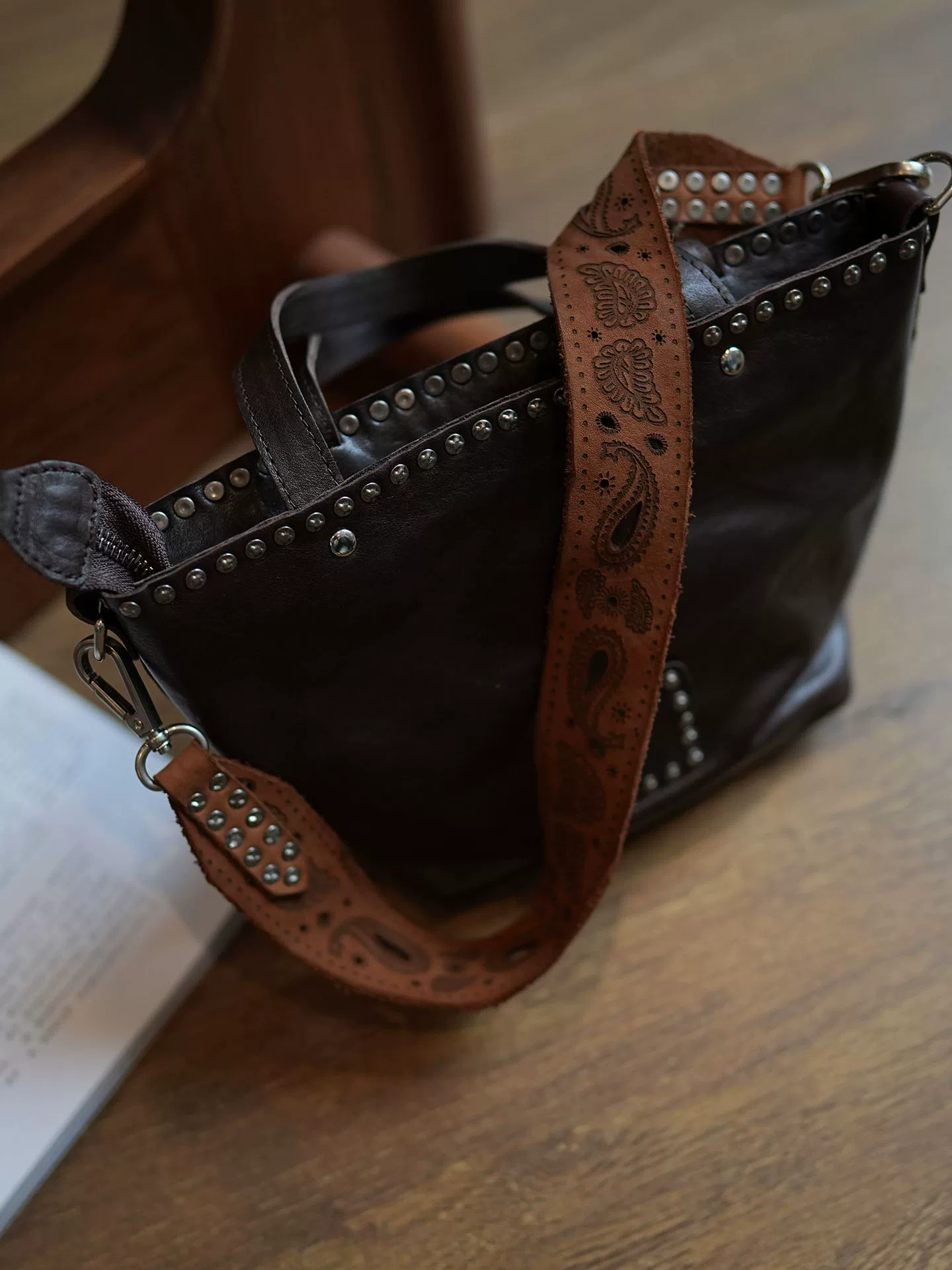 李記 | 原創手工真皮 | 手工植鞣牛皮の雕花可拆卸真皮寬肩帶ls9176號