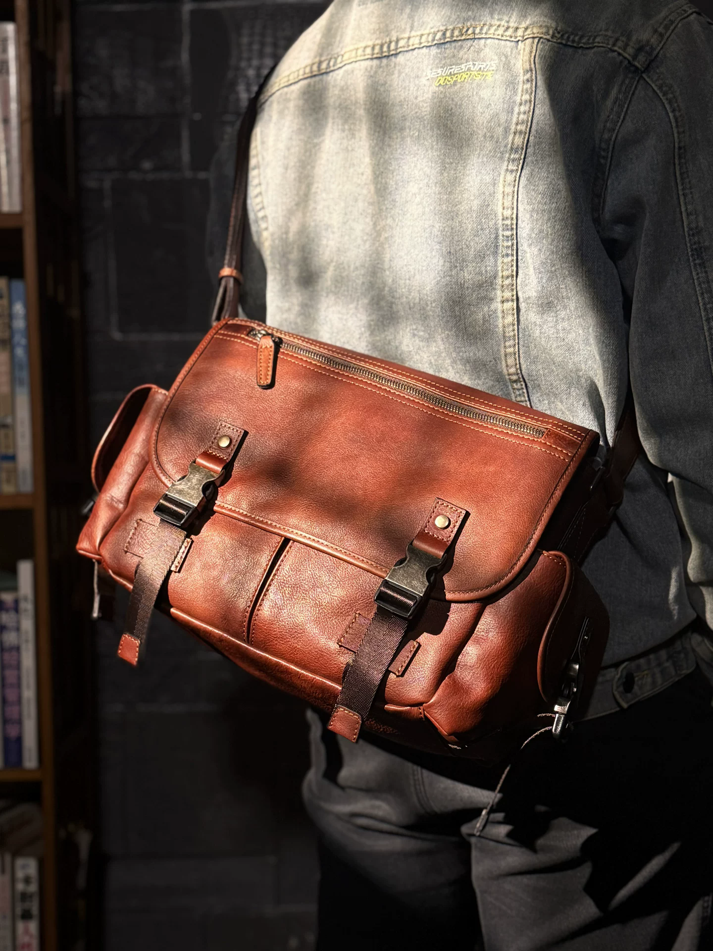 李記 | 原創手工真皮 | 極簡有型の橫款郵差包ms9230號