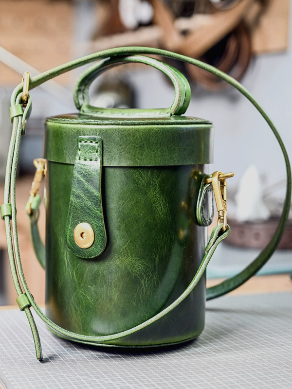 李記 | 原創手工真皮 | 革職グ円筒バ斜唄包ps308號