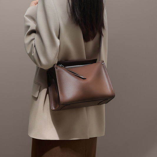 李記 | 原創手工真皮 | 優美で気質い繊細斜唄包v90707號